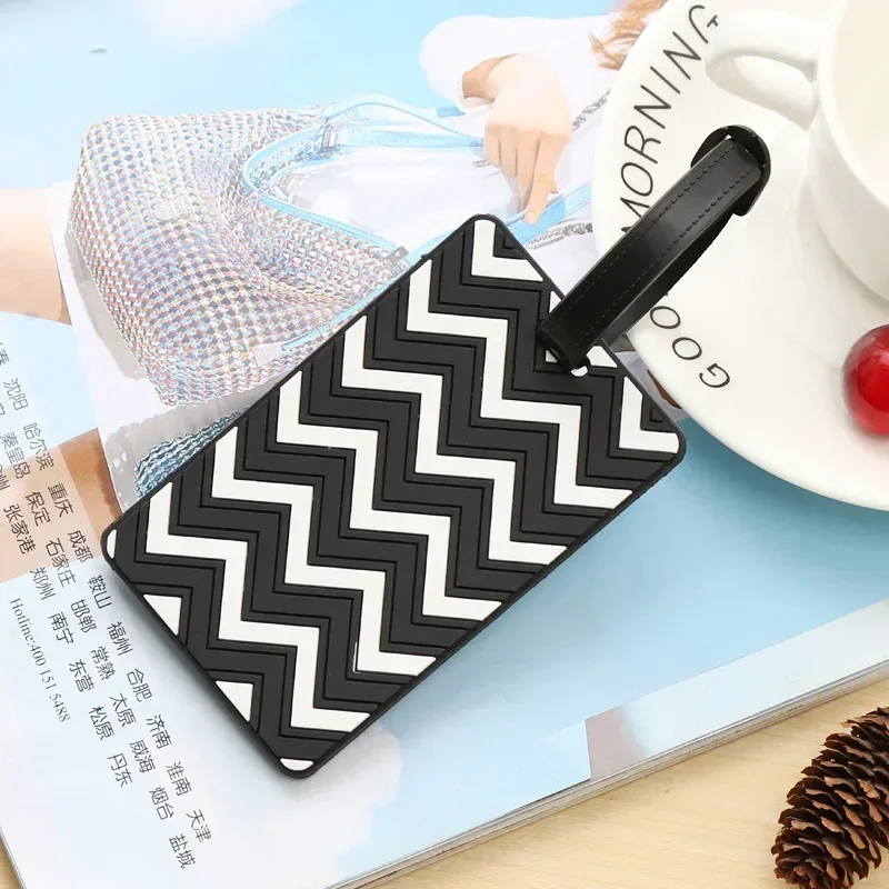 Tag bagasi geometris untuk wan - Men Accessories Name ulasan dan harga
